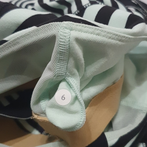 Lululemon Classic Work it out Striped Tank Top - Picture 8 of 11